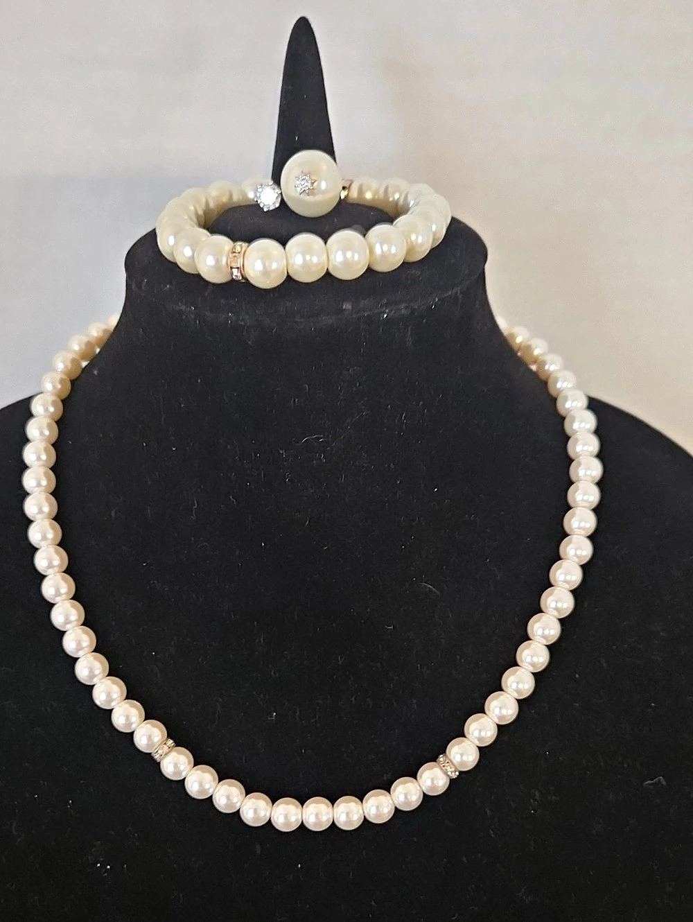 Faux Pearl Jewelry Set White Like New